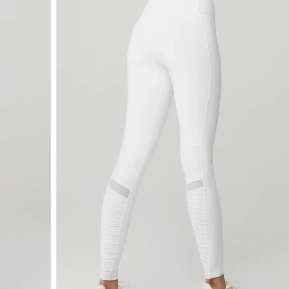 ALO Yoga alo white